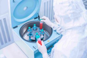 Nuôi cấy tế bào gốc trong phòng lab 